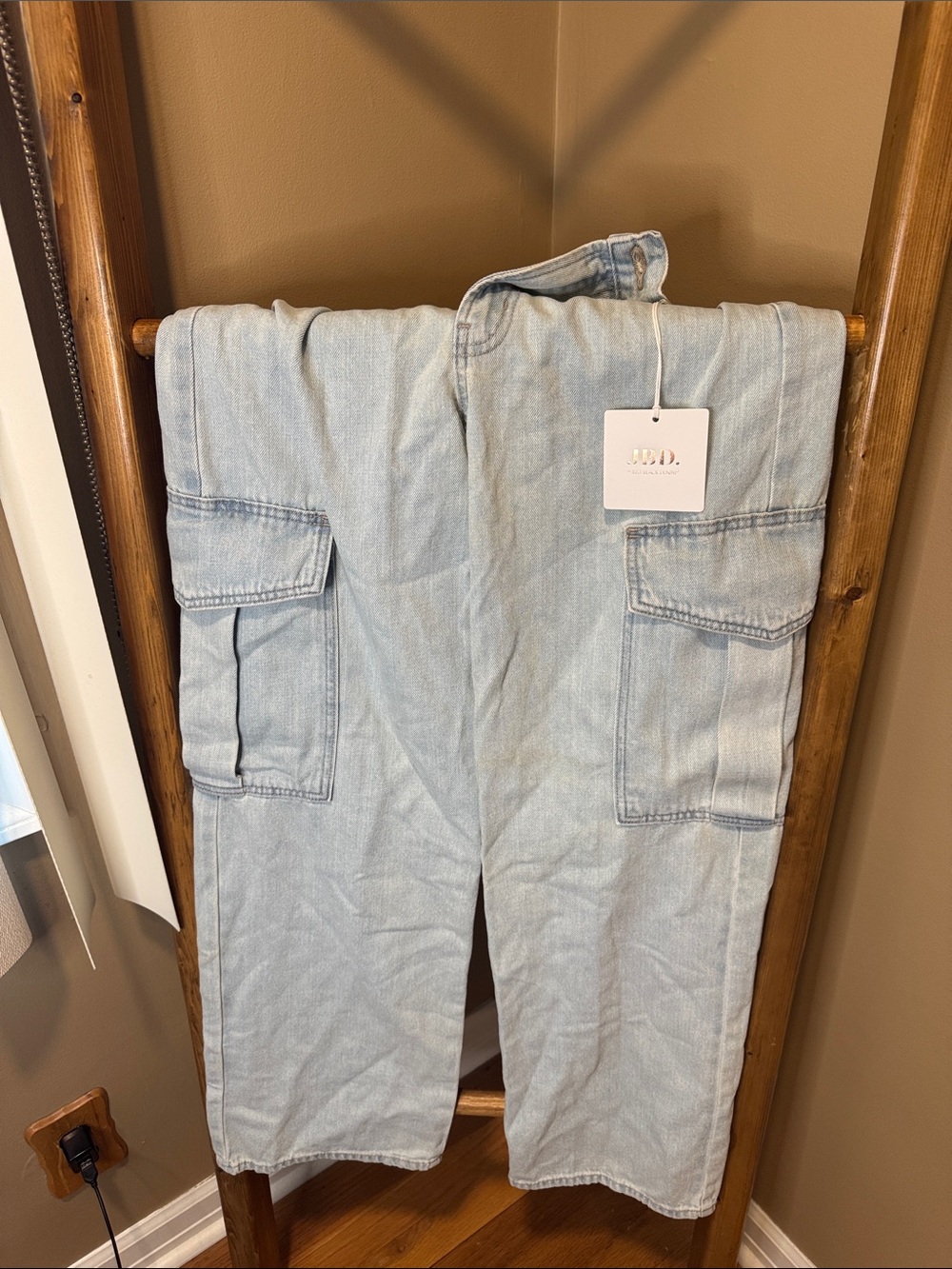 Light Wash Cargo Jeans - Light Blue